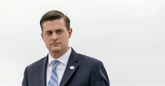 Σύμβουλος του Λευκού Οίκου παραιτήθηκε μετά τις κατηγορίες ότι κακοποιούσε τις συζύγους του